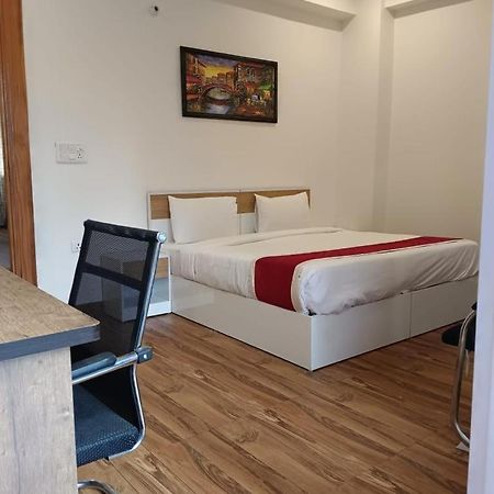 נוידה Hotel Bsh Group מראה חיצוני תמונה