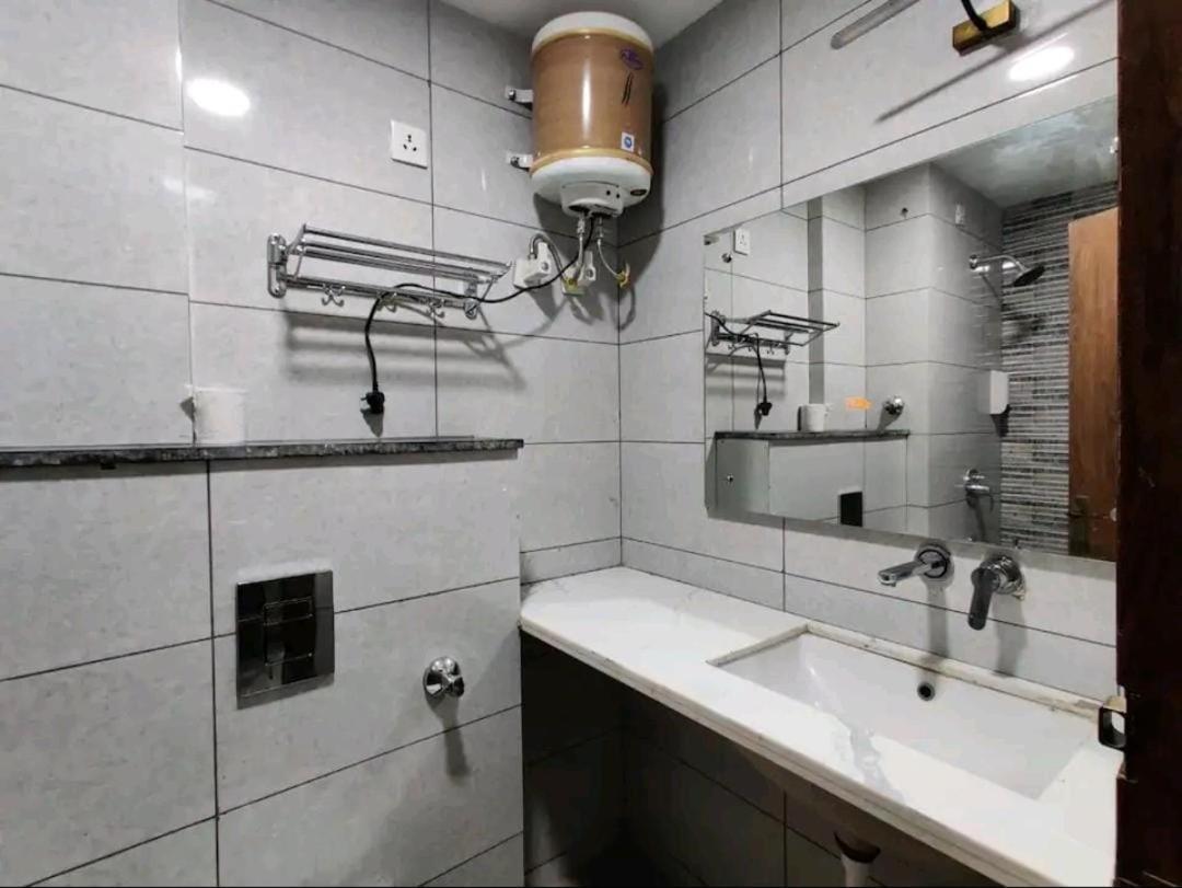 נוידה Hotel Bsh Group מראה חיצוני תמונה